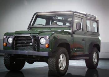 سيارة لاندروفر ديفندر موديل 2024