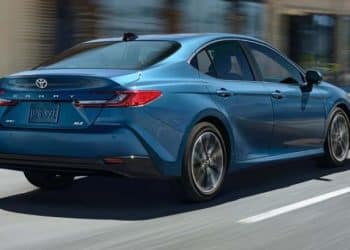 سيارة تويوتا كامري 2025