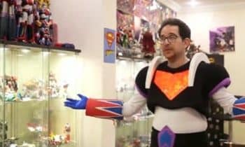 خمسيني سعودي مصاب بهوس اقتناء 3 آلاف قطعة لشخصيات كرتونية