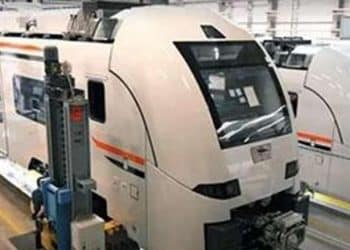 أول قطار كهربائي بطابقين في مصر