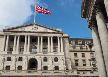 بنك إنجلترا يُبقي على أسعار الفائدة عند أعلى مستوياتها منذ 16 عاماً
