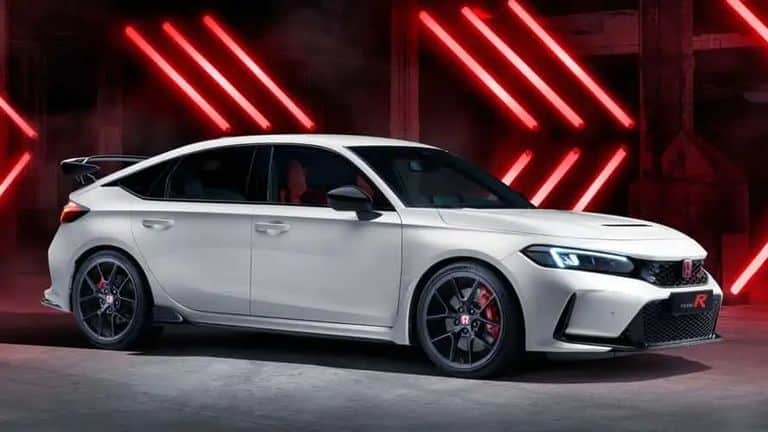 سيارات هاتشباك 2024