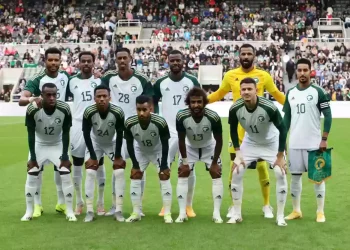 لاعب سعودي يطرد امه من البيت .. أخته تكشف عن تفاصيل صادمة