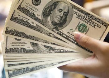 سعر 100 دولار في العراق اليوم الثلاثاء 23 أبريل 2024 .. تراجع يجتاح الأسواق