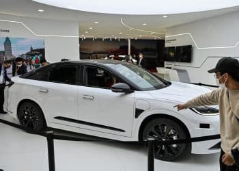 هواوي توجه الضربة القاضية لـ”تسلا” بشأن السيارات الكهربائية