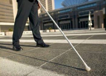 اليوم العالمي للعصا البيضاء 2023 .. تعرف على موعده وما هي قصته