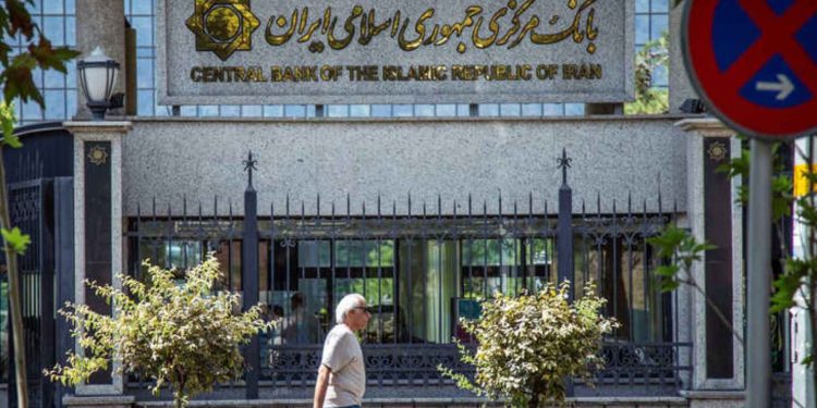 الدولار يصل 144 ألف تومان.. مفاجأة غير متوقعة بشأن استقالة محافظ البنك المركزي الإيراني