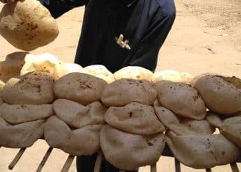 الحكومة تفجر مفاجأة بشأن سعر رغيف الخبز المدعم بعد رفع المحروقات