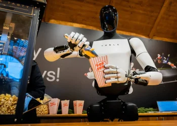 روبوتات بدل السيارات.. هل بدأ عصر الإنسان الآلي؟