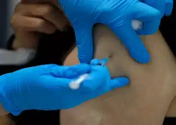 بسبب السرطان .. وزارة الصحة الكندية تثير الذعر بشأن وجود Simian Virus 40 بلقاح فايزر