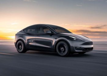 مقارنة في الأسعار والمواصفات بين هيونداي آيونك 5 وتسلا