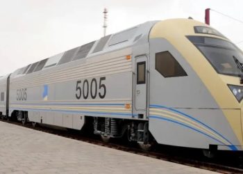 ساعتان فقط بين الرياض والدوحة.. ما لا تعرفه عن القطار الكهربائي السريع