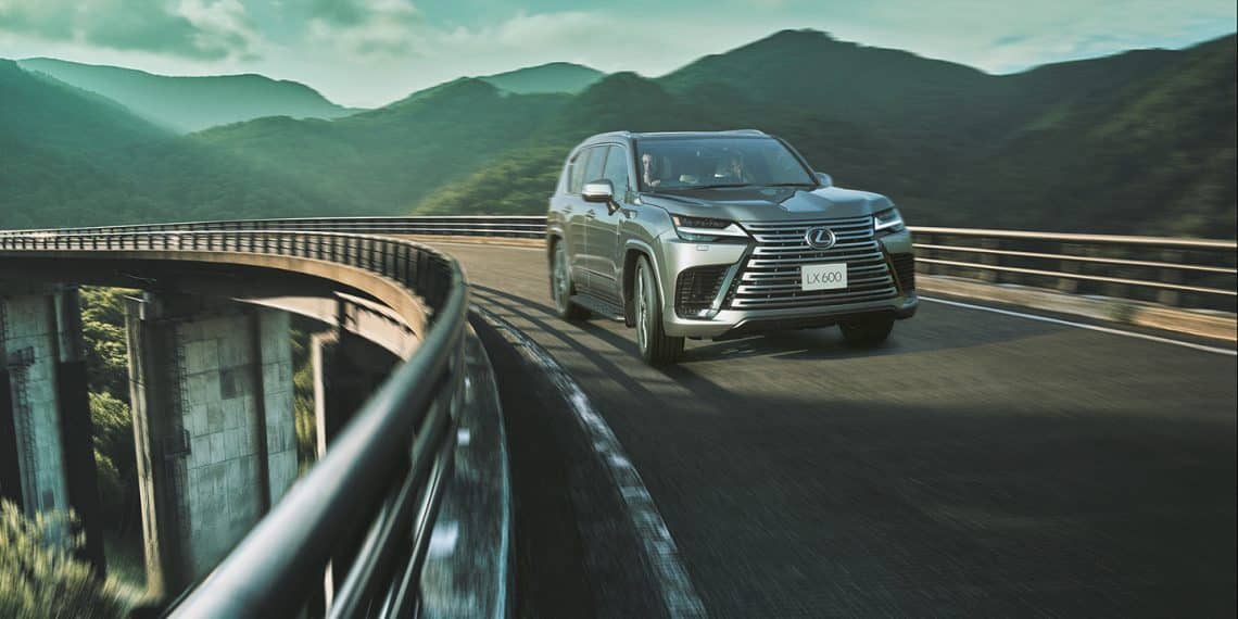 سيارة لكزس LM موديل 2024