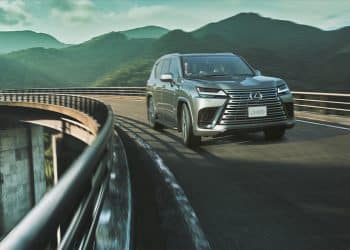 سيارة لكزس LM موديل 2024