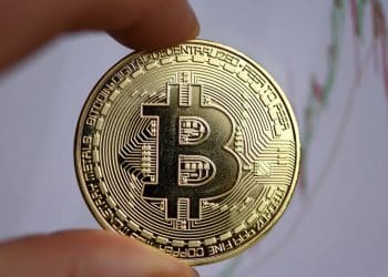 ستاندرد تشارترد” يرفع توقعاته لبيتكوين: 150 ألف دولار هذا العام