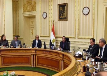 حكومة مصر تواجه كورونا بهذه الأسلحة.. وتغيير موعد حظر التجوال