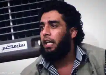 شاهد .. شقيق المهدي المزعوم يتعرف عليه بعد مقتله في أحداث الحرم