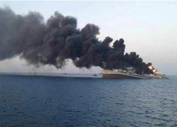 انفجاران غامضان يستهدفان سفينة قبالة سواحل عدن اليمنية