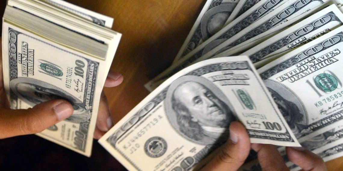 سعر 100 دولار في العراق اليوم