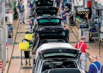 مصنع تصنيع سيارات