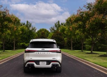 سيارة انفينيتي QX60 موديل 2025