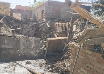 مقاطع صادمة ومؤلمة .. شاهد غرق قرية مصرية بعد إنهيار جسر عين غصين