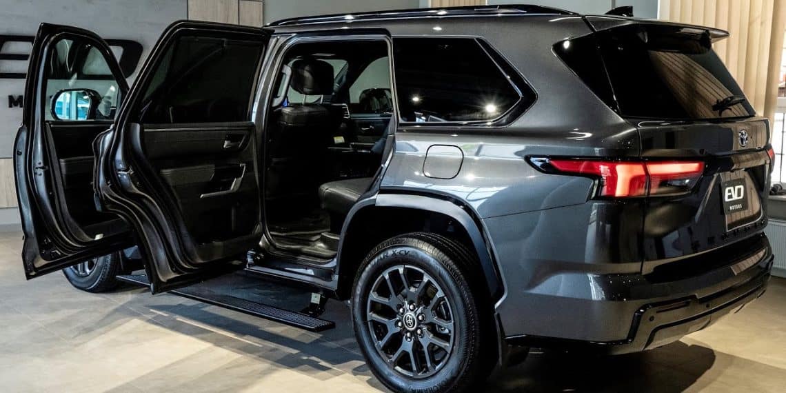 سيارة تويوتا سيكويا 2024