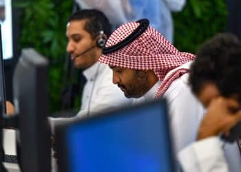 توطين مهن المبيعات والمشتريات .. المواد البشرية تكشف عن أهم الوظائف