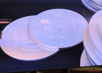 قنبلة مدمرة للاقتصاد .. بالصور الحوثي يعلن صك عملة يمنية جديدة