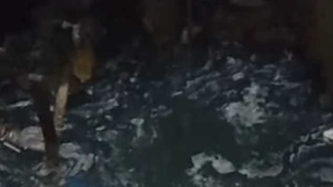 أرض تبتلع منزل
