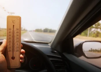تأثير الحرارة العالية على السيارة من الداخل