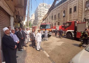 مبني زارة الأوقاف وسيارات اطفاء الحريق