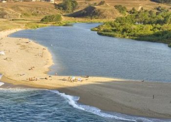 كم عدد الدول التي يحدها البحر الأسود