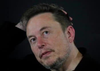 إيلون ماسك يحذر من انهيار تعداد السكان في إحدى الدول