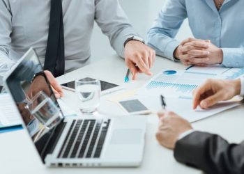 مليونيرة عشرينية تأسس شركة ناجحة