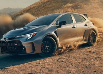 سيارة تويوتا GR كورولا 2025