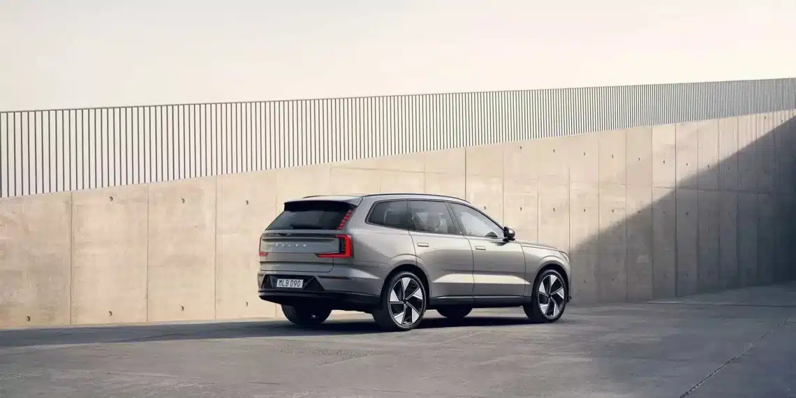 سعر فولفو EX90 موديل 2025 في السعودية