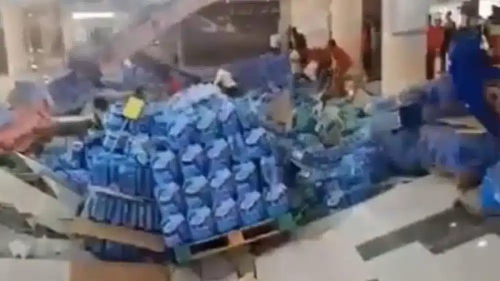 سبب انهيار مبنى الملا بلازا في دبي