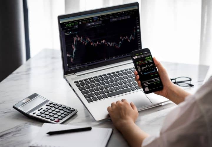 حقيقة العمل أون لاين يوم الأحد