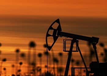 أسعار النفط الفترة القادمة .. 3 سيناريوهات تكشف عن مصير الذهب الأسود