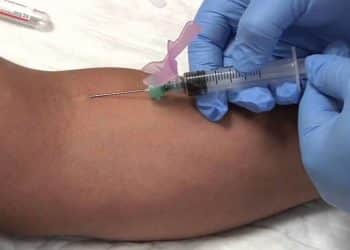 شاهد .. فتوي سعودية تثير الجدل بشأن حقن الوريد في نهار رمضان