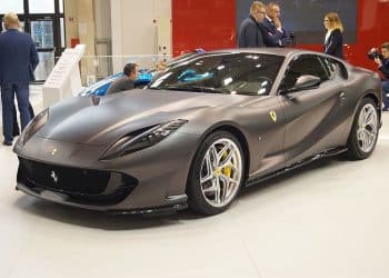 سيارة فيراري V12 سيليندري