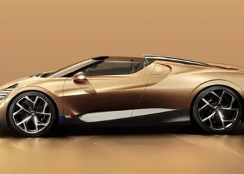 سيارة بوجاتي الجديدة ميسترال مطلية بالدهب