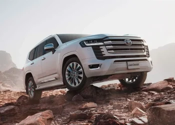 سعر تويوتا لاند كروز موديل 2023 في الامارات