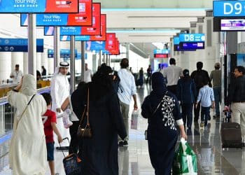 وافدين في مطار دبي