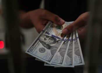 سعر الدولار مقابل الجنيه في السوق السوداء بمصر اليوم الأحد 28 يناير 2024