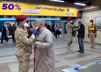 سند مصر.. القوات المسلحة توزع كمامات مجانًا على المصريين