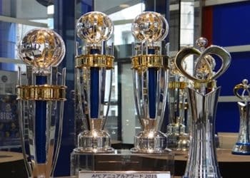 جائزة أفضل لاعب في آسيا .. الدوسري والمعز يحملان آمال الجماهير العربية