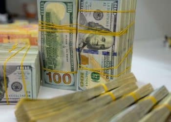 سعر 100 دولار في العراق اليوم 2023 .. زيادة صادمة وغير متوقعة