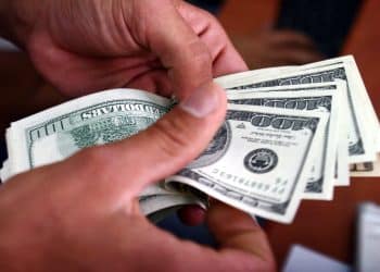 سعر الدولار مقابل الجنيه في السوق السوداء .. صدمة جديدة بسبب أسعار الذهب القياسية